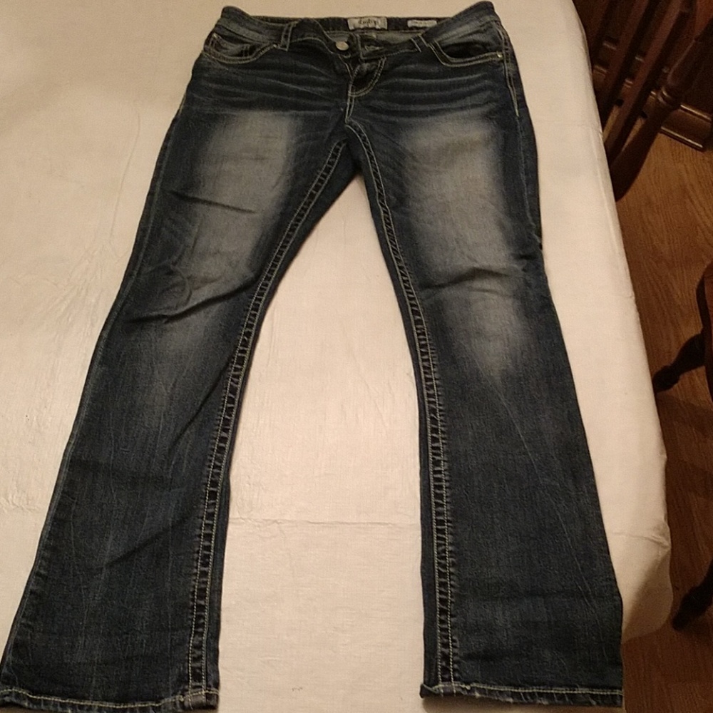 Excellent condition. Dark wash